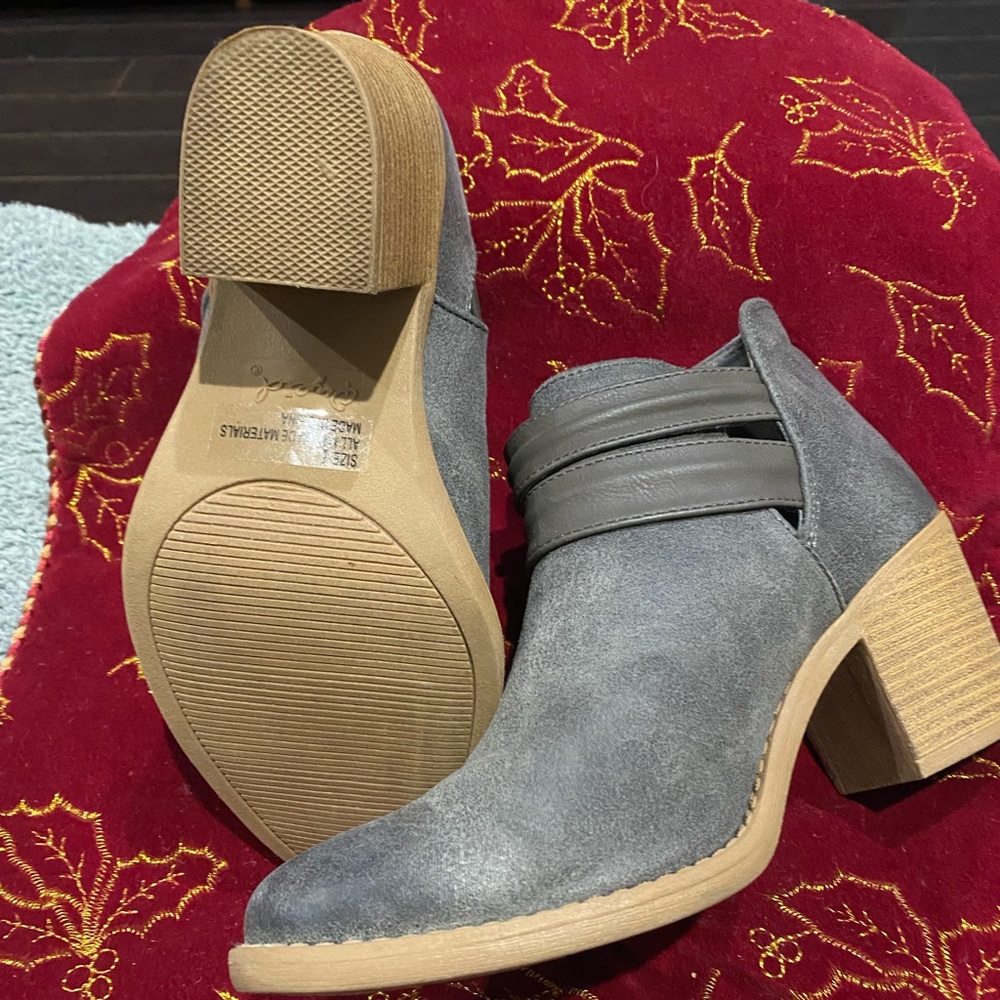 Qupid Gray Bootie size 6 women - Picture 5 of 9